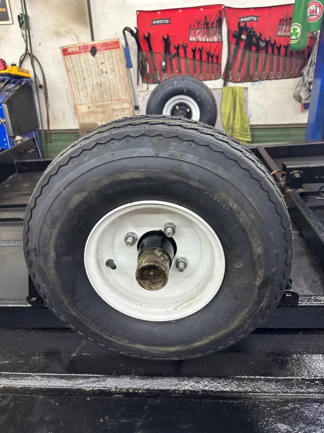 Double tilting snowmobile trailer in Cargo & Utility Trailers in Mississauga / Peel Region - Image 3
