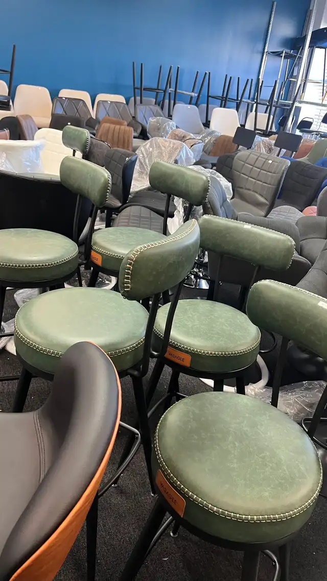 Beautiful 360 swivel bar stool with back support in Chairs & Recliners in Markham / York Region - Image 11
