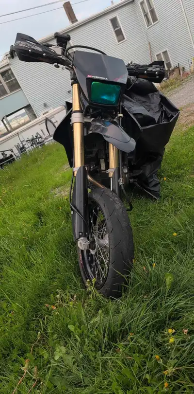 2014 DRZ 400 SM Full Yoshi exhaust, Box mod, and jetted Tail tidy and aftermarket handgaurds Just ha...