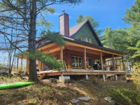 Lakefront cottage for rent, sleeps 10, WiFi, kayaks,2 hrs/Ottawa