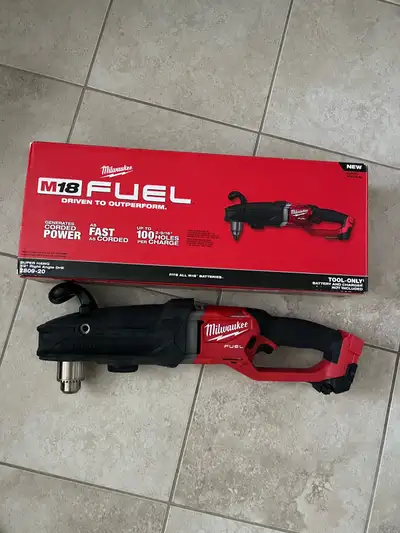 I am selling a Milwaukee M18 FUEL Super Hawg 1/2" Right Angle Drill Kit (2809-20). This powerful cor...