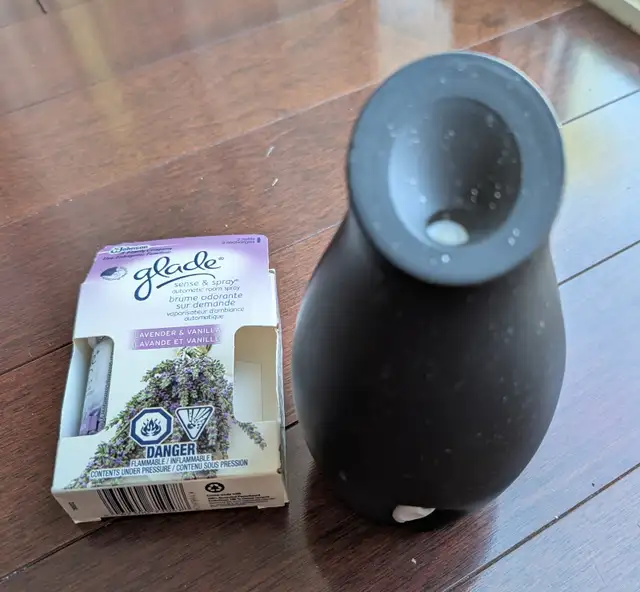 Glade Automatic Air Freshener Spray Black Vase Like New Conditio64656289820417120