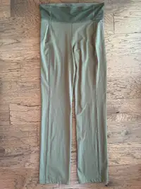 Lululemon "Dance Floss Travel" fold over pants (size 6)