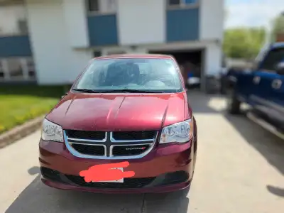 Excellent mileage, only 98,850km Great storage options, the floor in front of the middle seats opens...