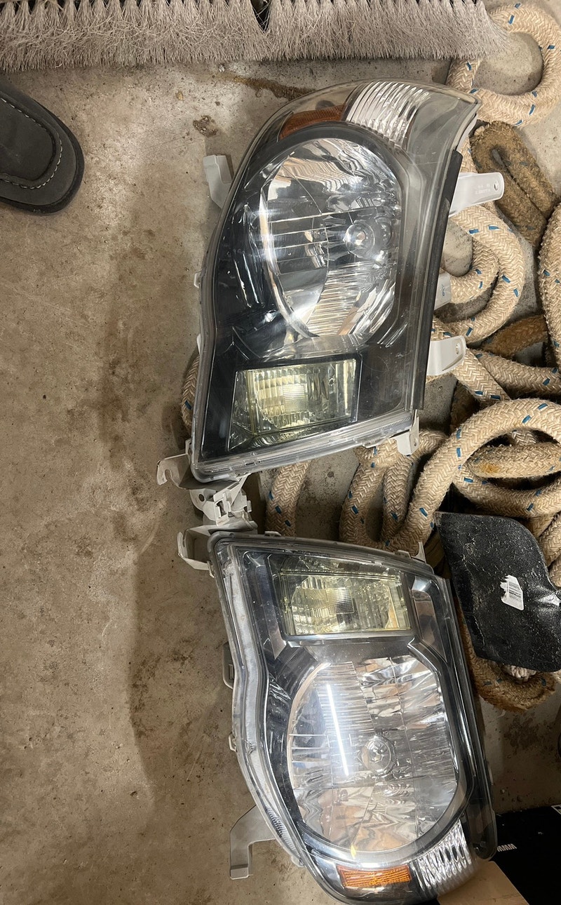 2009 Toyota headlights Auto Body Parts Regina Kijiji