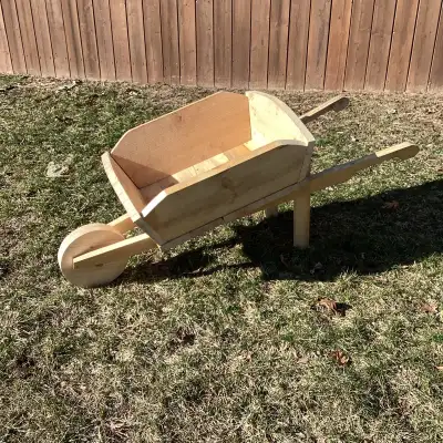 Search SILVERBUNNY for my other ads Selling a brand new handmade in Canada pine wood planter made in...
