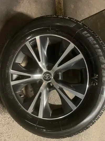 4 mags Toyota RAV4 et Highlander 18’’ TPMS + pneus pour 1 été Au centre ville de Lévis