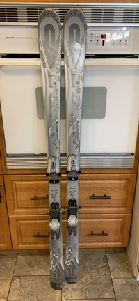 K2 Mystery Luv skis 160cm with Marker M1000 bindings