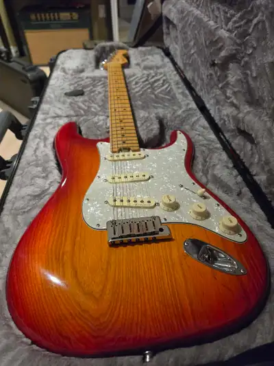 Fender Elite Ash Stratocaster, View more