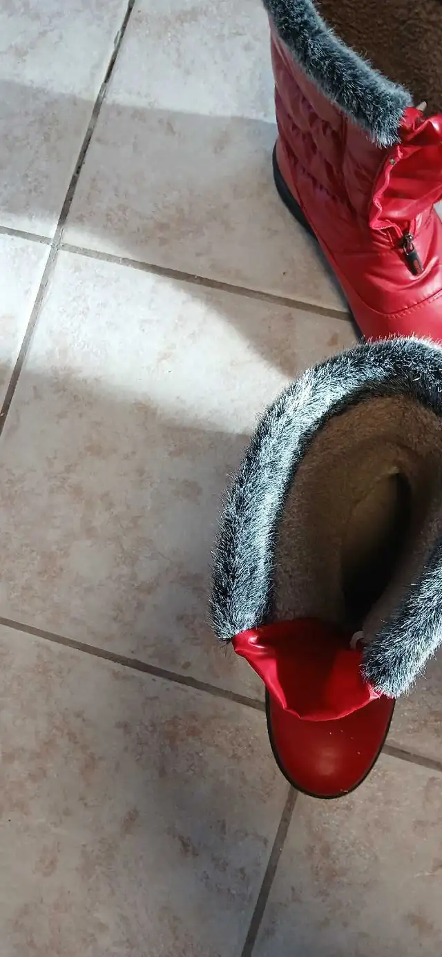 bottes d'hiver  in Women's - Shoes in Laval / North Shore - Image 4