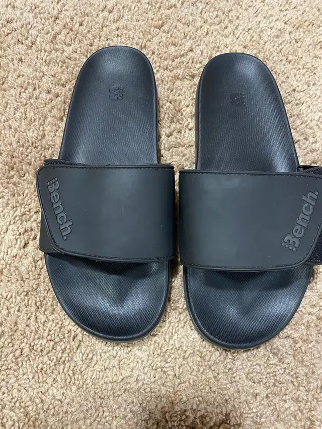 BENCH Comfort Slide Slippers, size 7 men in Men's Shoes in Calgary - Image 2
