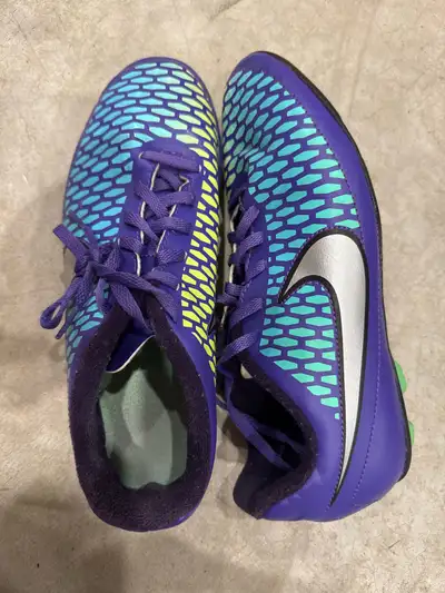 Size 6 Nike Magista clean Soccer Cleats, View more