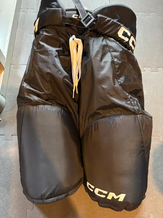 CCM Next Large Senior Men’s Hockey Pants in Hockey in Ottawa - Image 3