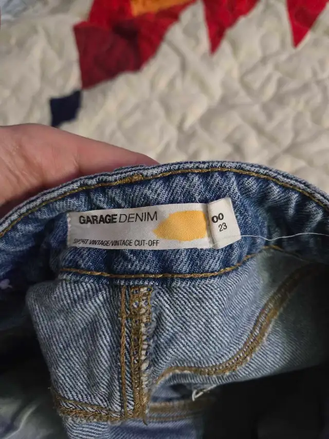 Levi and garage shorts in Women's - Bottoms in Ottawa - Image 7