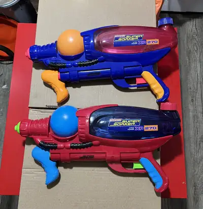 Water gun toy / Pistolet à eau, View more