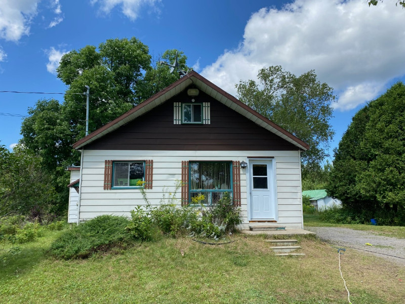 STECHRISTINE Beau petit chalet/maison à louer, IMMENSE TERRAIN