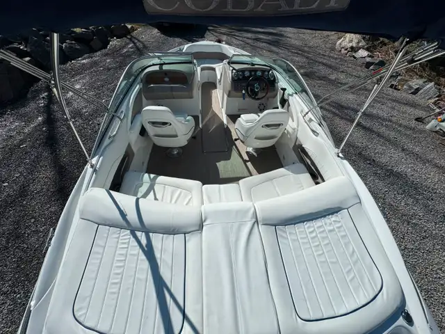 2006 Cobalt, 220, Bowrider - New Interior, Cover & Sound Syste in Powerboats & Motorboats in Muskoka - Image 7