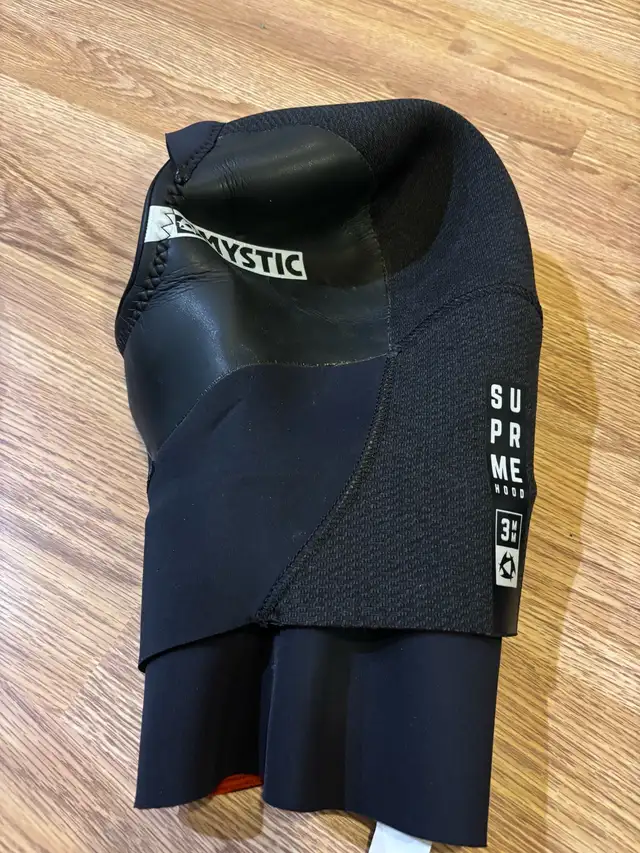 Wetsuit- full winter outfit - women's in Water Sports in Mississauga / Peel Region - Image 5