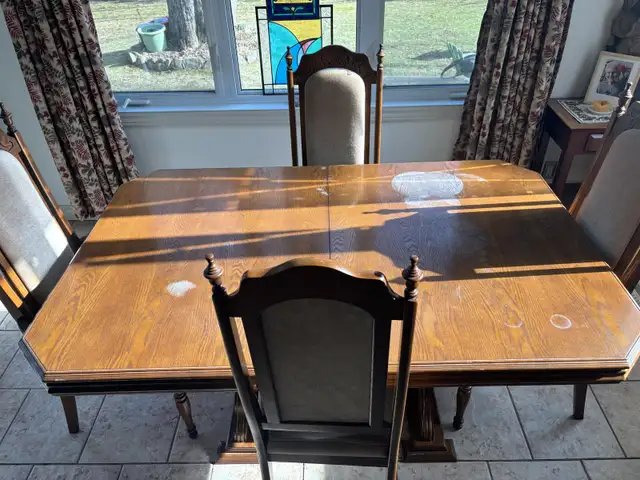solid wood kitchen / dining room table in Dining Tables & Sets in Markham / York Region - Image 3