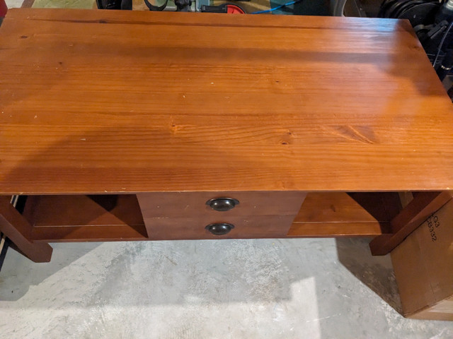 Beautiful Wood Coffee Table with drawers in Coffee Tables in Calgary - Image 4