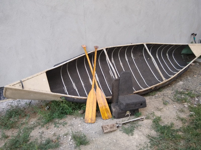16 foot Sportspal Aluminum Canoe Canoes, Kayaks & Paddles Kamloops