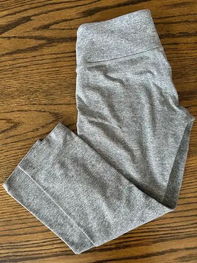 These Lululemon leggings are great for workouts and casual wear. They are a versatile heather grey c...