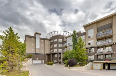 Condo available for rent from April 1st, 2026 (short term or long term (pref)) 2 bed 2 full bathroom...