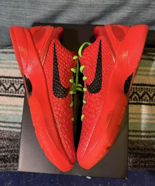 Kobe 6 Protro Reverse Grinch in Men's Shoes in Mississauga / Peel Region - Image 4
