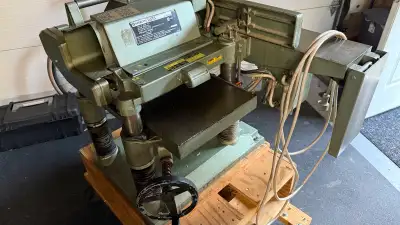 Selling my Hitachi Planer Jointer (model F1000A). The unit is in great condition and is mounted on a...