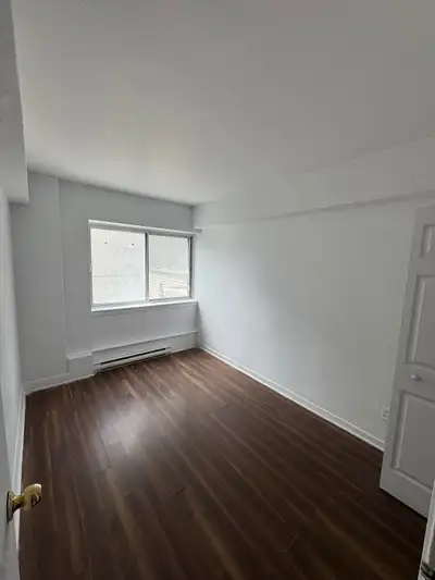 A bright and spacious private room available in a 4½ apartment from February 2026 to April 2026 in t...