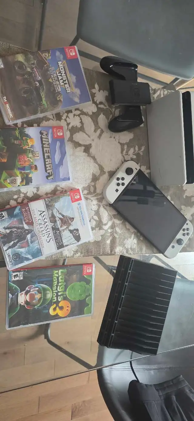Nintendo Switch OLED in Nintendo Switch in Longueuil / South Shore - Image 2