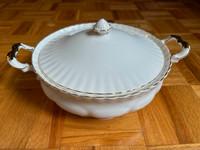 ROYAL ALBERT - PLAT DE SERVICE AVEC SON CONVERCLE