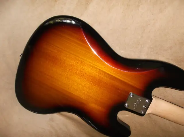 Stagg Basse gauchere in Guitars in Sherbrooke - Image 3