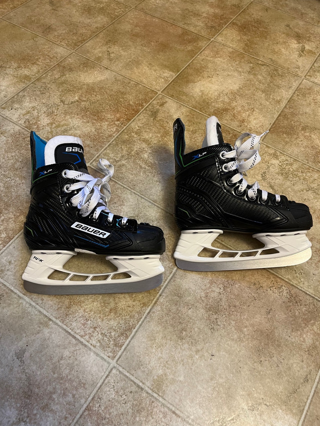Bauer skates - kid sz 9 in Skates & Blades in Calgary - Image 2