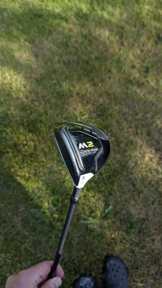 Titleist Sunday Bag with TaylorMade Clubs in Golf in Barrie - Image 5