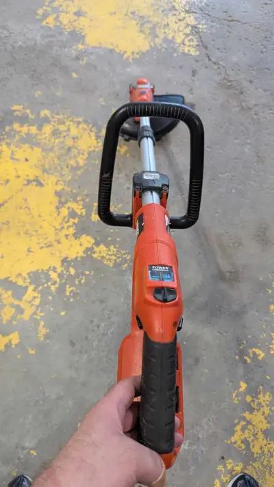 18v black and decker power tools String trimmer Drill Leaf blower Saw Drill 2 batteries and chargers