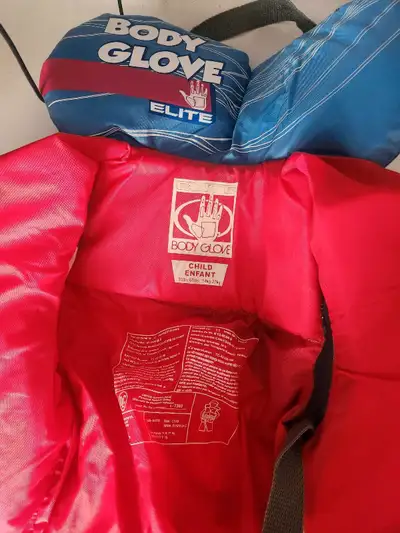 Child Lifejacket 30-60lbs. Good used condition. Pink and Blue