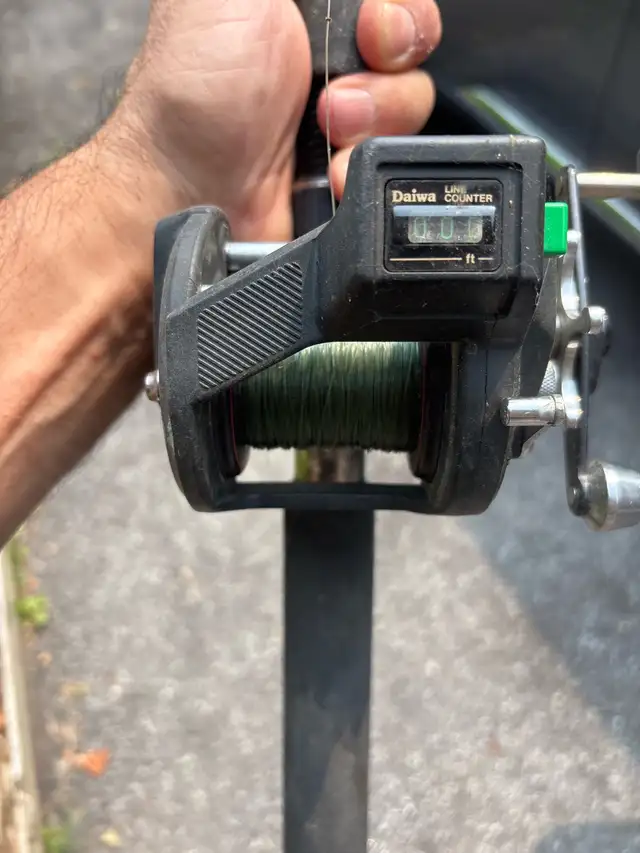 fishing rod and reel in Fishing, Camping & Outdoors in Ottawa - Image 2