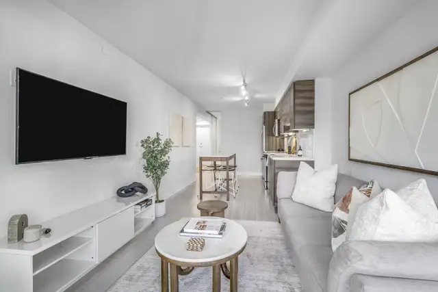 Furnished 2 Bed 2 Bath Downtown Toronto Condo, King West,Parking