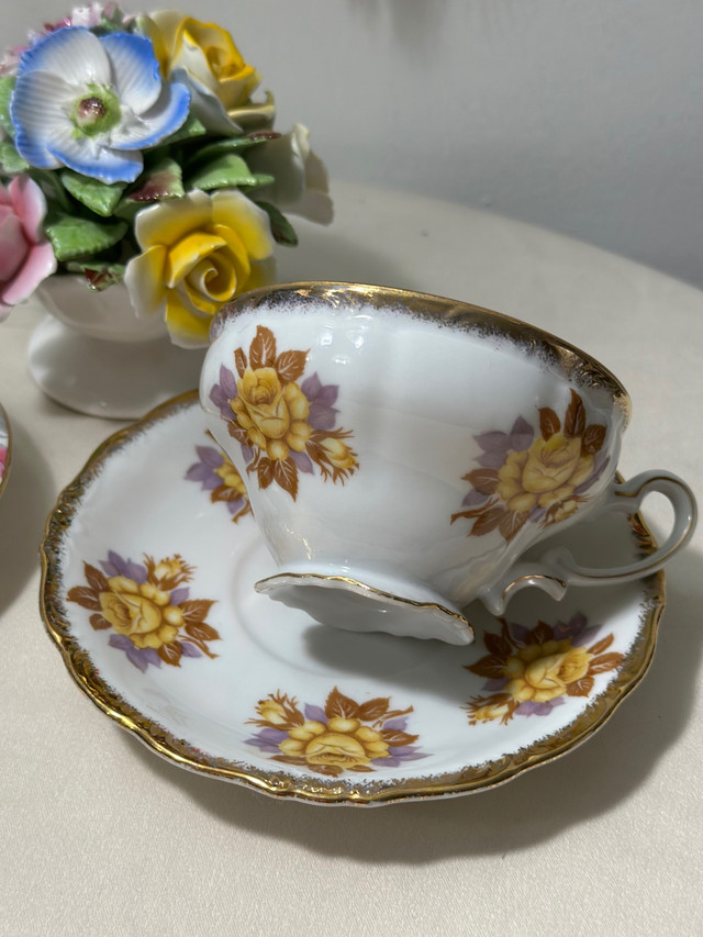Vintage discontinued Bone China flower bouquet  & 2 floral tea  in Holiday, Event & Seasonal in Mississauga / Peel Region - Image 2