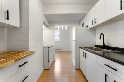 Renovated 2 Bedroom Apartment For Rent in Burlington - $2450
