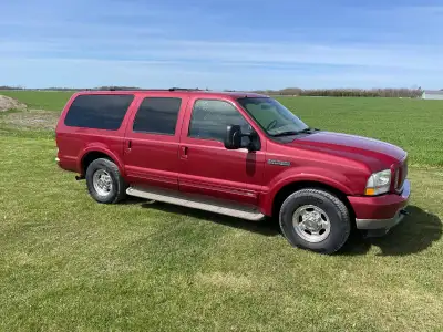 2003 ford excursion. 