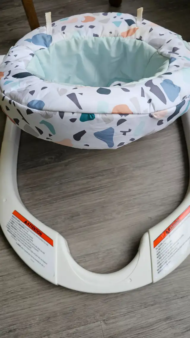 SIT-ME-UP FLOOR SEAT BY: FISHER PRICE $25 in Playpens, Swings & Saucers in Kitchener / Waterloo - Image 3