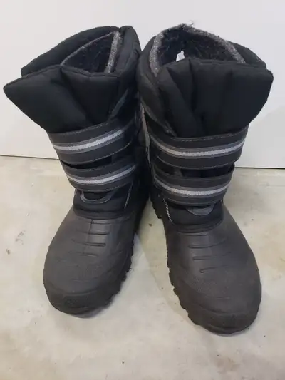 Man black boots for low temperatures size 10, View more