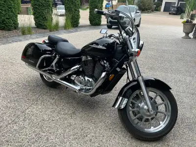 Selling my 2000 Honda American Classic Tourer. 1100 V-Twin. Only 7300km. Comes with hard saddle bags...