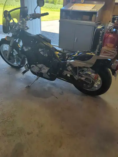 Bike is great condition. Carbs have been rebuilt. Clip on/off windshield. 2 seats, single and double...