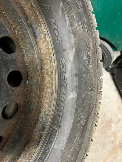 Winter tires on rims 235/65/R17 6-7 mm tread depth Fits Hyundia Santa Fe Mazda cx5 Bolt pattern shou...