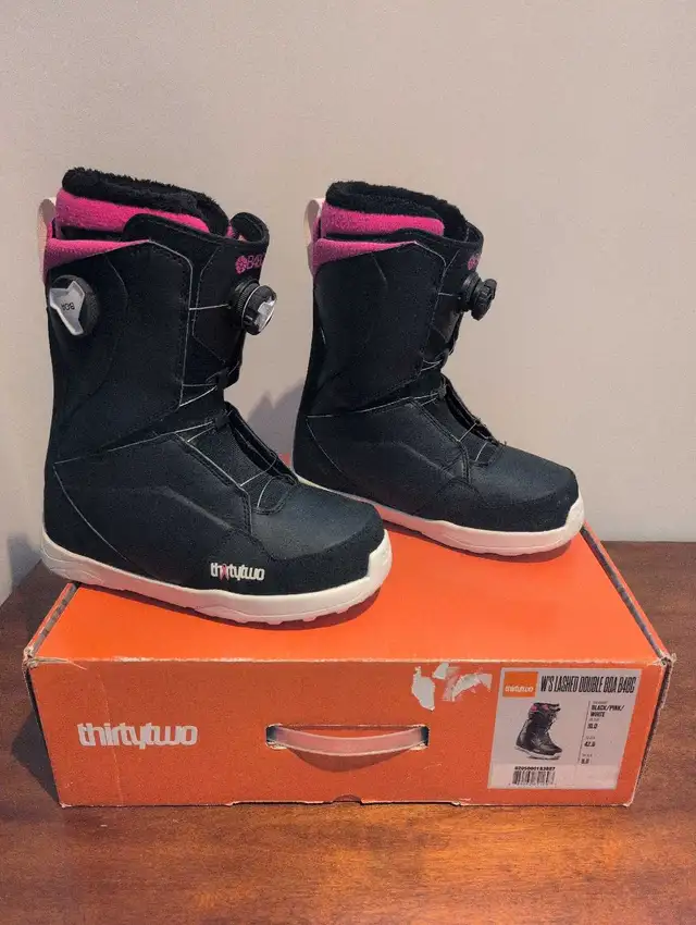 Thirty Two women's snowboard boots in Snowboard in Markham / York Region - Image 3