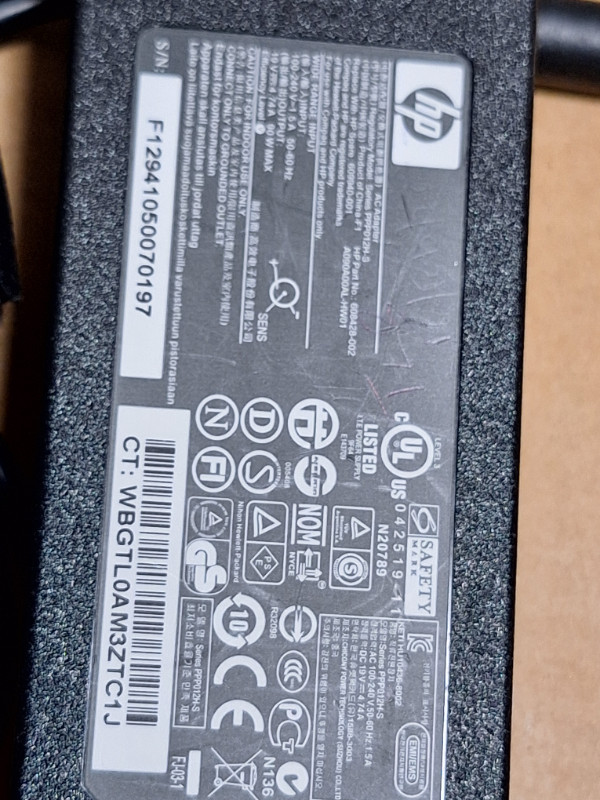 Genuine HP 608428-002 AC Power Adapter Charger 90W in Laptop Accessories in Markham / York Region - Image 2