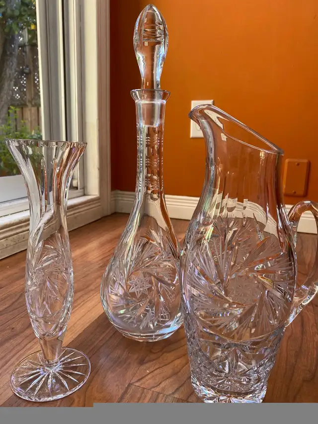 Set of 3 vintage Pinwheel Crystal  stemware in Kitchen & Dining Wares in City of Montréal - Image 3